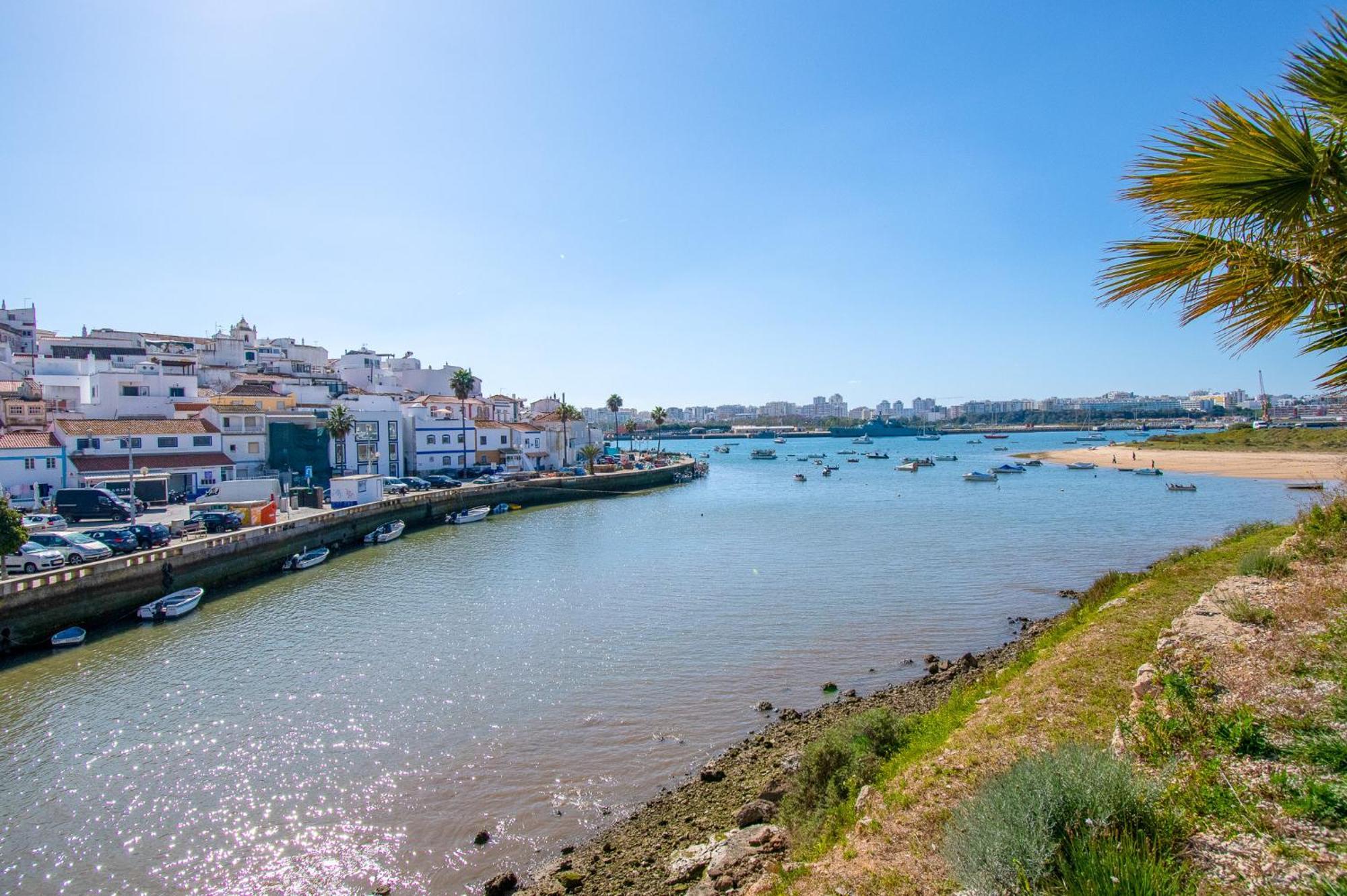Crossing Keys, Two Bedrooms, Ferragudo Apartment *